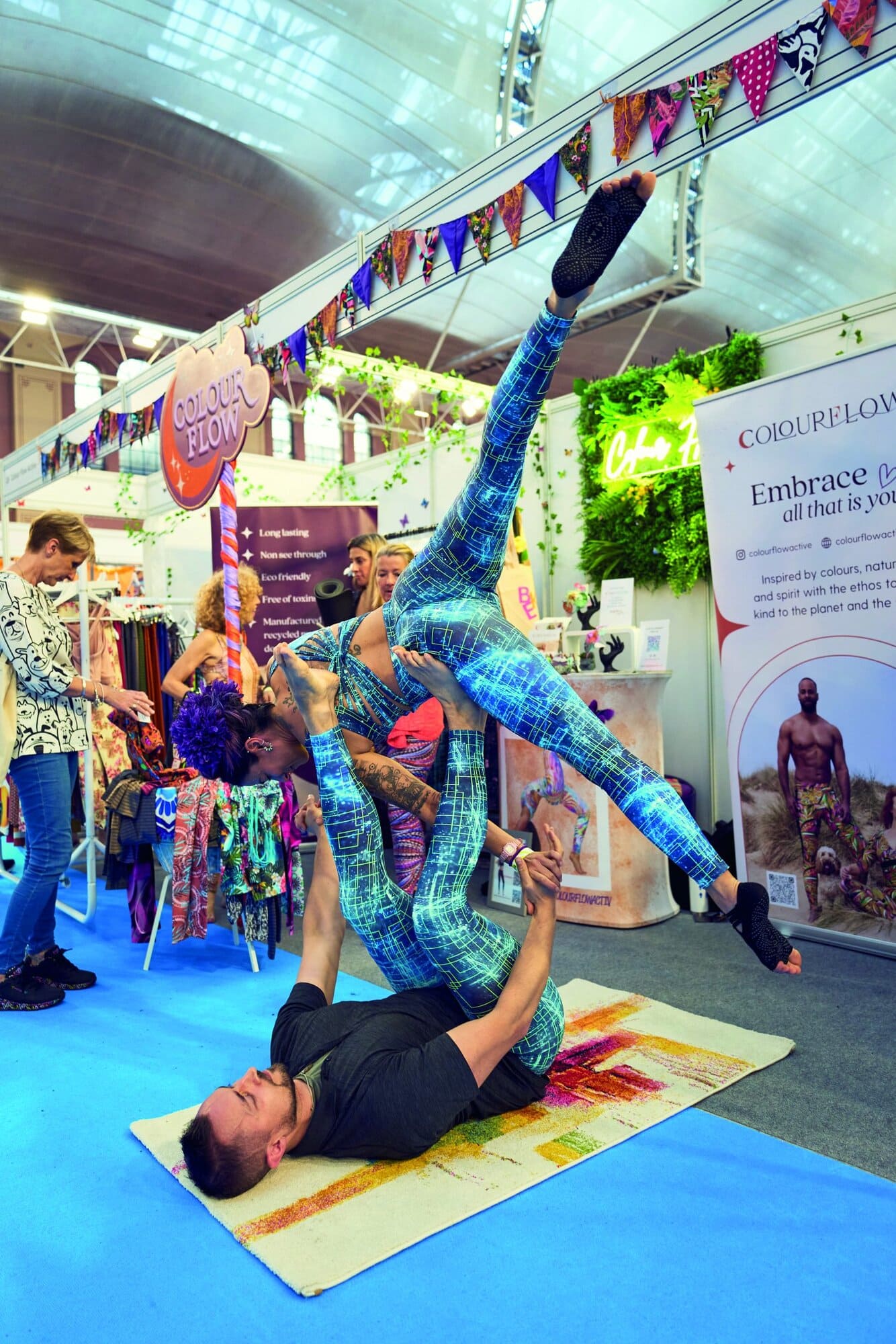 OM Yoga Show Vibes