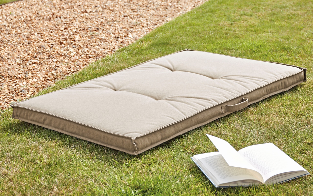 Outdoor-Floor-Cushions1