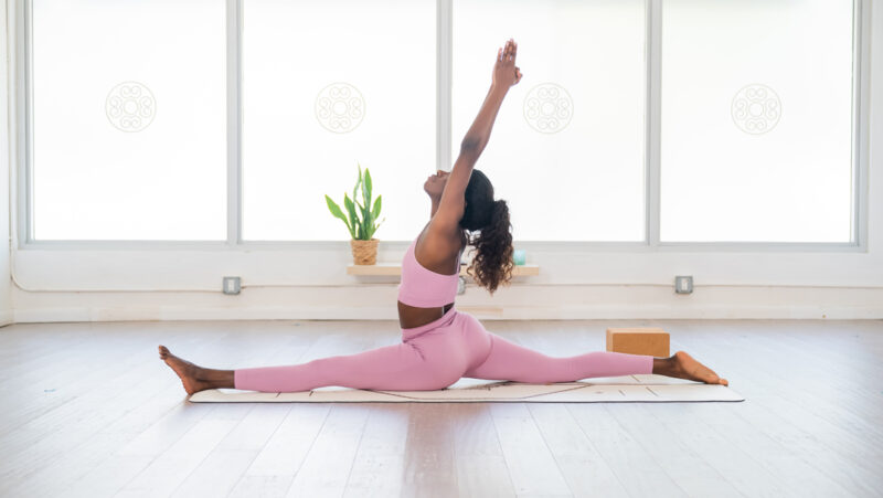 Hanumanasana yoga pose