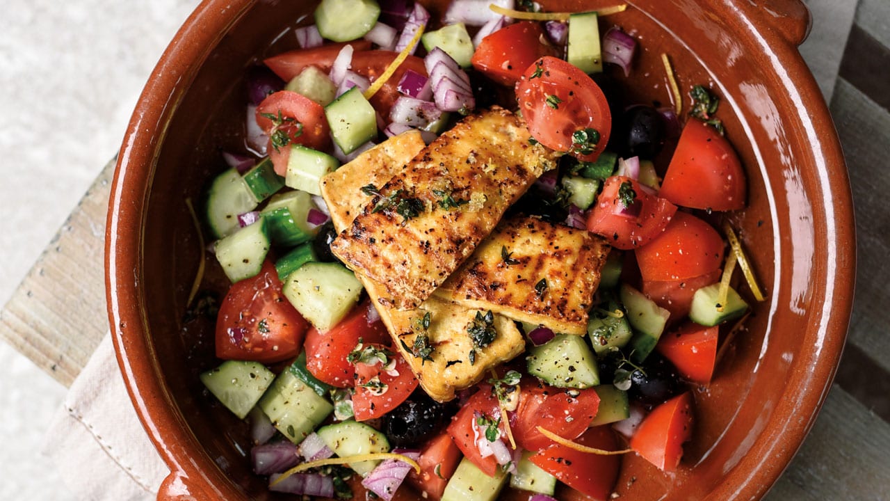 Greek-salad GREEK SALAD WITH TOFU HALLOUMI