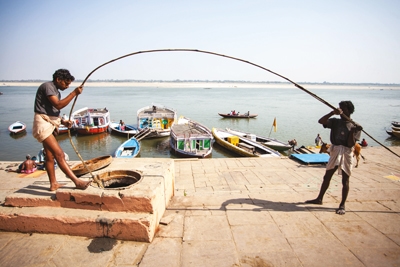 Men with pole in Varanasi Men with pole in Varanasi