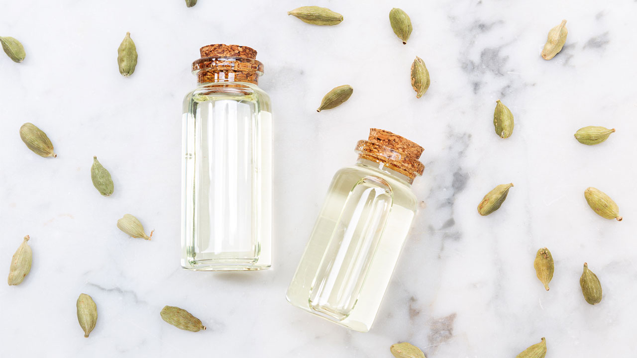 Yoga and Aromatherapy - Cardamon Oil Cardamon Oil