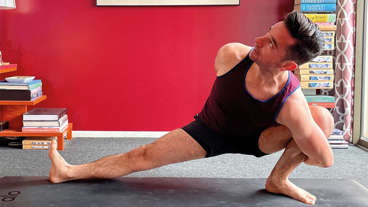 Side Lunge (Skandasana)