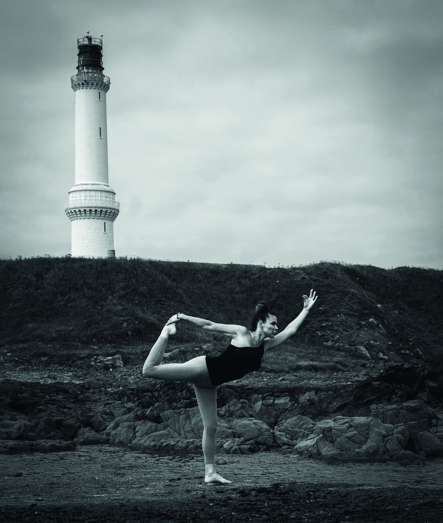 BWdancerlighthouse