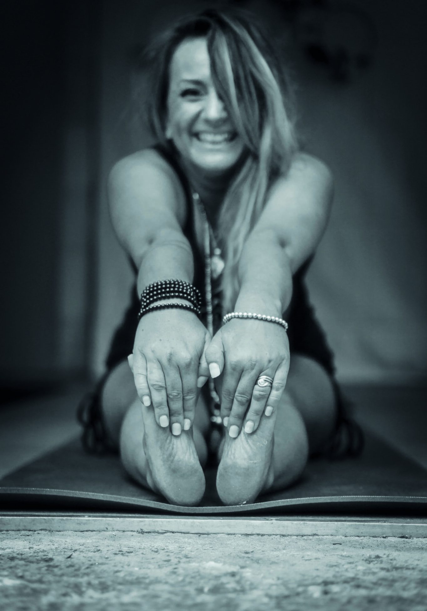 lucy b&W yoga